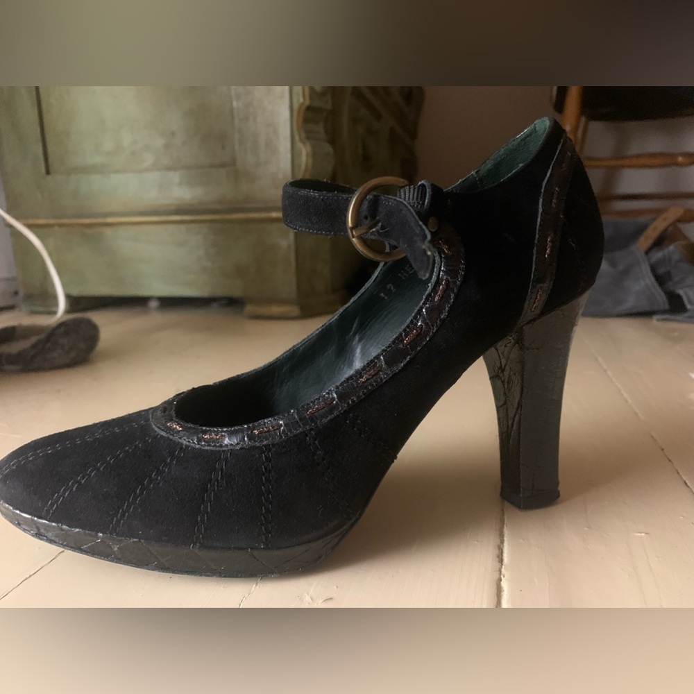 Donald J. Pliner Couture - Herbs in Black
